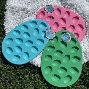 🩶5/$30 Colorful Plastic Easter Egg Trays Pink, Blue, and Green New with tags!